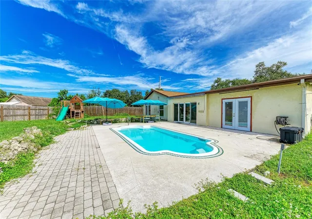 Photo 4 of Single family home for sale at 2219 Lockwood Meadows Cir, Sarasota, FL 34234 | MLS# A4705792 | Listing updated on 2026-10-02