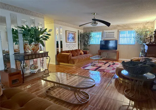 Photo 3 of Single family home for sale at 3032 Pinder Ct, Orlando, FL 32811 | MLS# O6441017 | Listing updated on 2026-09-17