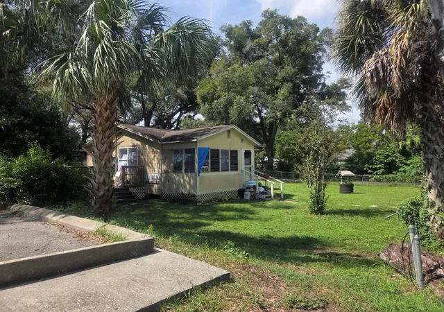 Photo 1 of Single family home for sale at 10507 Main St, Thonotosassa, FL 33592 | MLS# TB8547699 | Listing updated on 2026-09-13