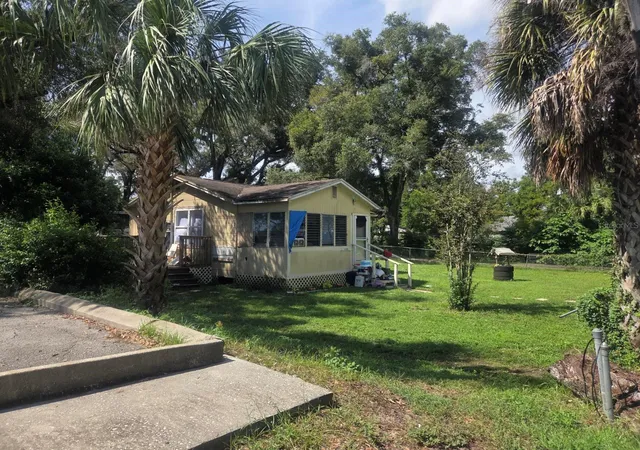 Photo 2 of Single family home for sale at 10507 Main St, Thonotosassa, FL 33592 | MLS# TB8547699 | Listing updated on 2026-09-13