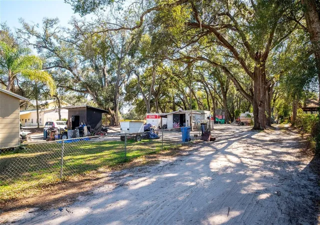 Photo 3 of Single family home for sale at 10507 Main St, Thonotosassa, FL 33592 | MLS# TB8547699 | Listing updated on 2026-09-13