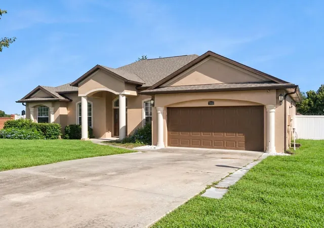 Photo 3 of Single family home for sale at 2600 Hollow Ln, Leesburg, FL 34748 | MLS# O6441021 | Listing updated on 2026-10-07