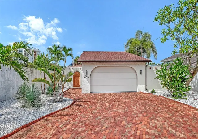 Photo 2 of Single family home for sale at 556 N Washington Dr, Sarasota, FL 34236 | MLS# A4705794 | Listing updated on 2026-10-02