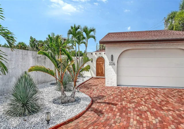 Photo 3 of Single family home for sale at 556 N Washington Dr, Sarasota, FL 34236 | MLS# A4705794 | Listing updated on 2026-10-02