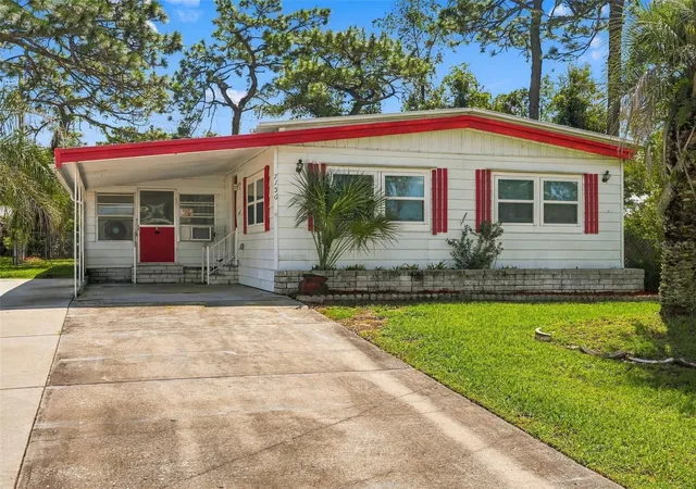 Photo 3 of Manufactured home for sale at 7156 Fitzpatrick Ave, Brooksville, FL 34613 | MLS# W7889440 | Listing updated on 2026-09-13