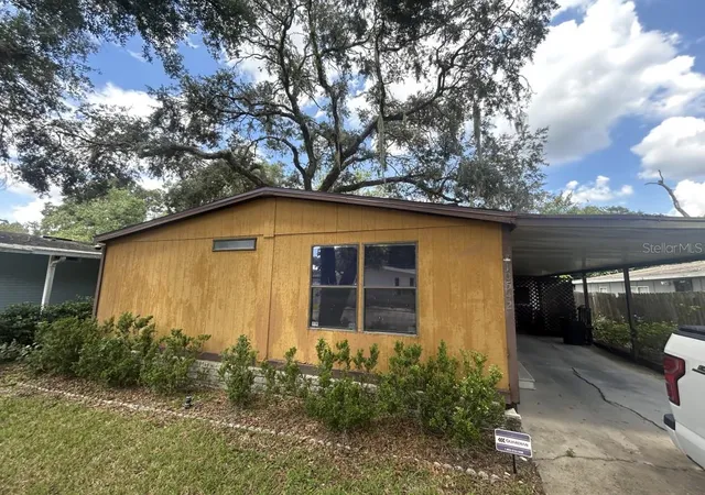 Photo 1 of Sale Pending at 10542 Bay Hills Cir, Thonotosassa, FL 33592 | MLS# A4705799 | Listing updated on 2026-09-28