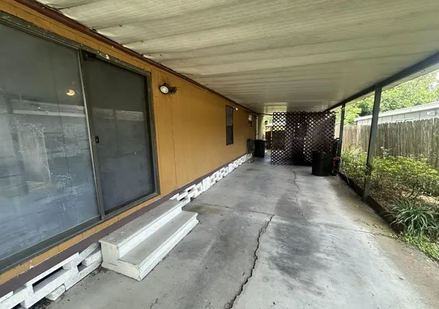 Photo 2 of Sale Pending at 10542 Bay Hills Cir, Thonotosassa, FL 33592 | MLS# A4705799 | Listing updated on 2026-09-28