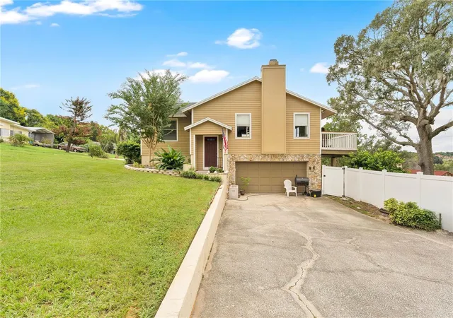 Photo 1 of Single family home for sale at 2202 Topping Pl, Eustis, FL 32726 | MLS# O6441035 | Listing updated on 2026-10-06