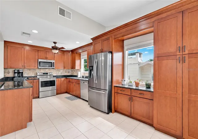 Photo 3 of Single family home for sale at 2202 Topping Pl, Eustis, FL 32726 | MLS# O6441035 | Listing updated on 2026-10-06