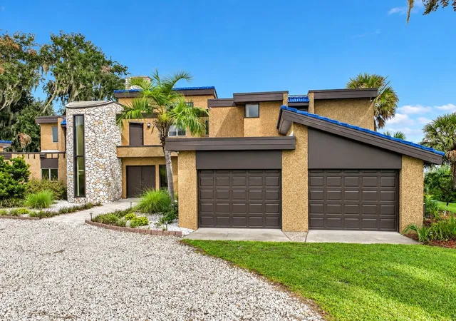 Photo 3 of Single family home for sale at 13493 Se 157th Lane, Weirsdale, FL 32195 | MLS# O6441049 | Listing updated on 2026-09-14