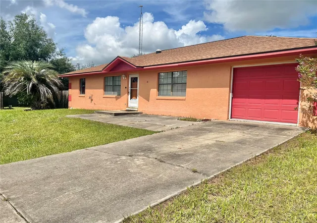Photo 1 of Single family home for sale at 16 Oak Pass Loop, Ocala, FL 34472 | MLS# OM732102 | Listing updated on 2026-09-13