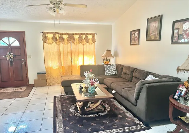 Photo 4 of Single family home for sale at 16 Oak Pass Loop, Ocala, FL 34472 | MLS# OM732102 | Listing updated on 2026-09-13