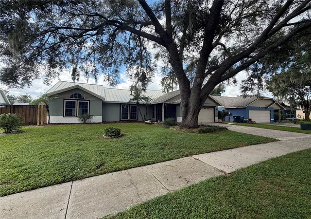 Photo 3 of Single family home for sale at 2007 Darlington Oak Dr, Seffner, FL 33584 | MLS# O6441057 | Listing updated on 2026-09-12