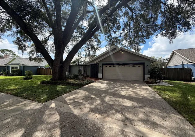 Photo 3 of Single family home for sale at 2007 Darlington Oak Dr, Seffner, FL 33584 | MLS# O6441057 | Listing updated on 2026-09-12