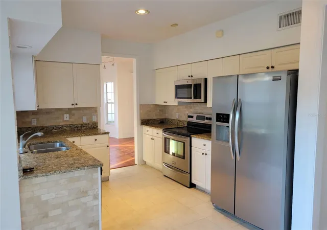 Photo 2 of Single family home for sale at 921 Beresford Way, Lake Mary, FL 32746 | MLS# O6441058 | Listing updated on 2026-09-12