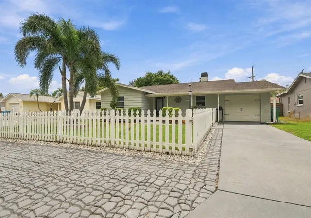 Photo 1 of Single family home for sale at 11084 102nd Terrace, Largo, FL 33778 | MLS# TB8547745 | Listing updated on 2026-10-08