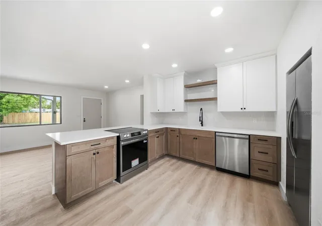 Photo 3 of Single family home for sale at 815 Poinsettia Ave, Tarpon Springs, FL 34689 | MLS# TB8547746 | Listing updated on 2026-09-14