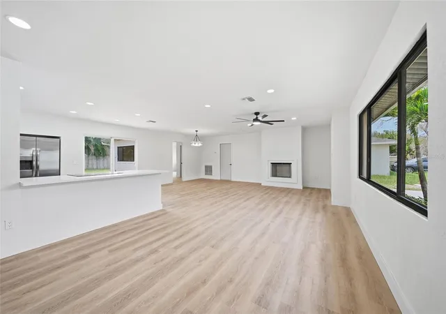 Photo 4 of Single family home for sale at 815 Poinsettia Ave, Tarpon Springs, FL 34689 | MLS# TB8547746 | Listing updated on 2026-09-14
