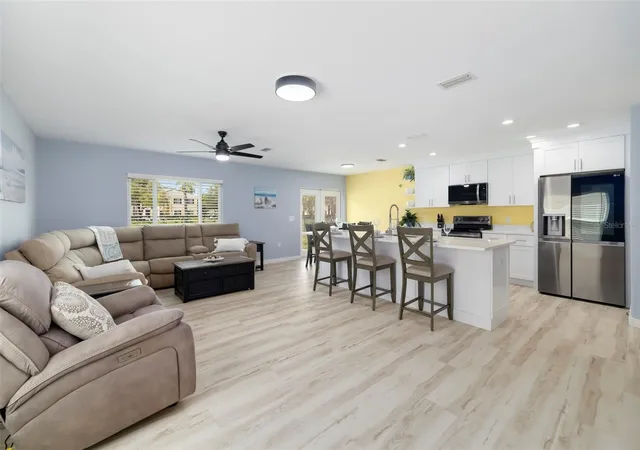 Photo 4 of Single family home for sale at 206 Beacon Harbour Loop, Bradenton, FL 34212 | MLS# A4705809 | Listing updated on 2026-09-21