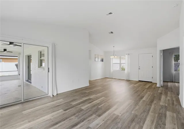 Photo 4 of Single family home for sale at 7 Palm Leaf Ln, Palm Coast, FL 32164 | MLS# FC321384 | Listing updated on 2026-09-12
