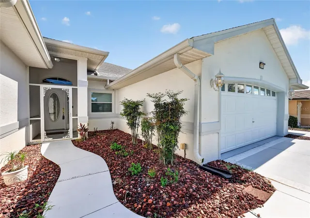 Photo 3 of Single family home for sale at 5049 St Andrews Arc, Leesburg, FL 34748 | MLS# G5117659 | Listing updated on 2026-10-06