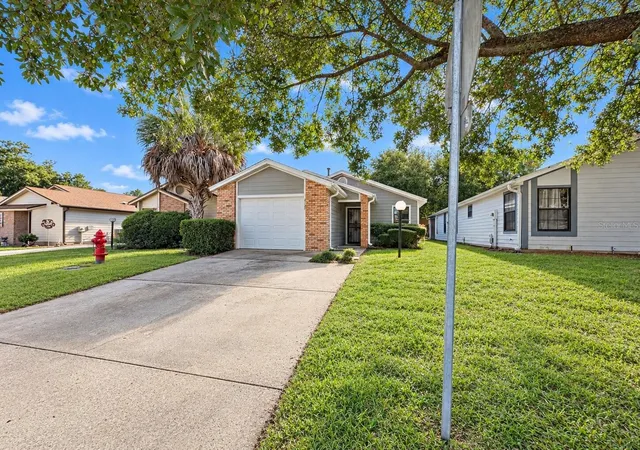 Photo 2 of Single family home for sale at 2127 Ne 40th Avenue, Ocala, FL 34470 | MLS# OM732108 | Listing updated on 2026-09-12
