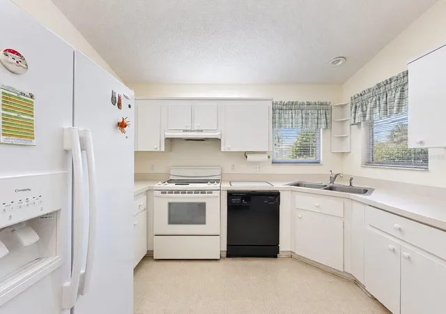Photo 3 of House for sale at 2127 NE 40th Avenue, Ocala, FL 34470 | MLS# OM732108 | Listing updated on 2026-09-12