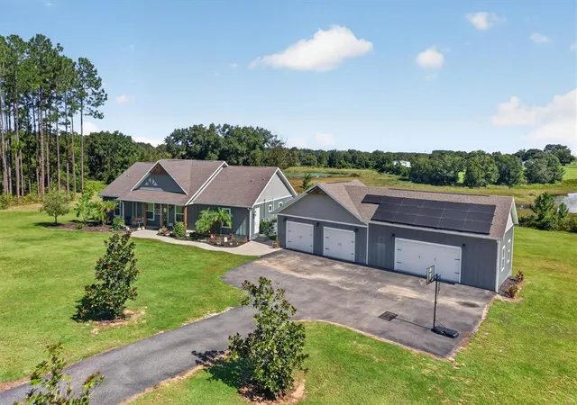 Photo 2 of Single family home for sale at 10412 Woodland Hills Ct, Howey In The Hills, FL 34737 | MLS# G5117660 | Listing updated on 2026-10-09