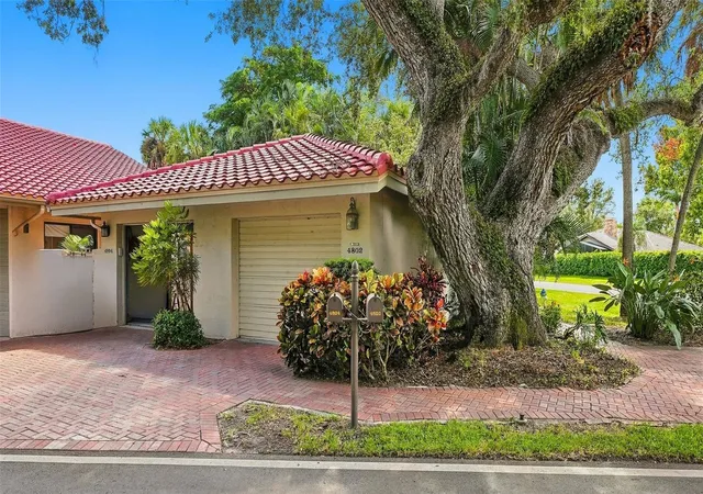 Photo 2 of Townhouse for sale at 4802 Kestral Park Cir #22, Sarasota, FL 34231 | MLS# A4705810 | Listing updated on 2026-10-07