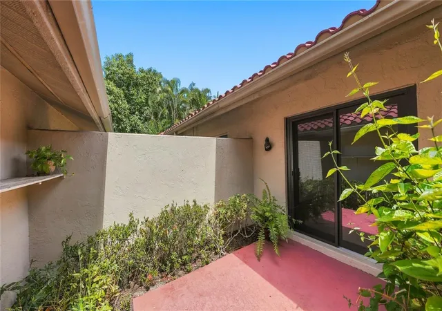 Photo 3 of Townhouse for sale at 4802 Kestral Park Cir #22, Sarasota, FL 34231 | MLS# A4705810 | Listing updated on 2026-10-07