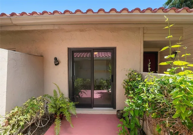 Photo 3 of Townhouse for sale at 4802 Kestral Park Cir #22, Sarasota, FL 34231 | MLS# A4705810 | Listing updated on 2026-10-07