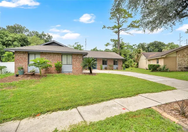Photo 3 of Single family home for sale at 867 Benchwood Dr, Winter Springs, FL 32708 | MLS# O6441076 | Listing updated on 2026-09-21