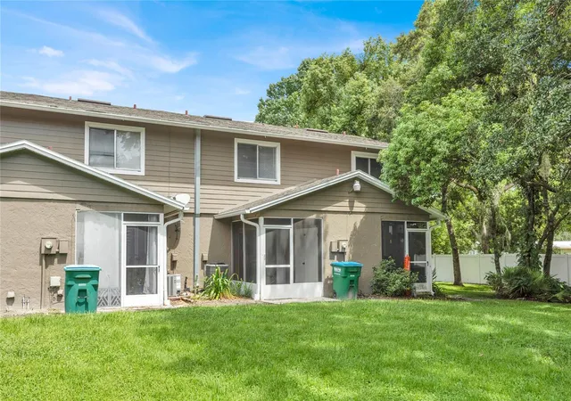 Photo 4 of Townhouse for sale at 131 Kristi Ann Ct, Winter Springs, FL 32708 | MLS# O6441079 | Listing updated on 2026-09-27
