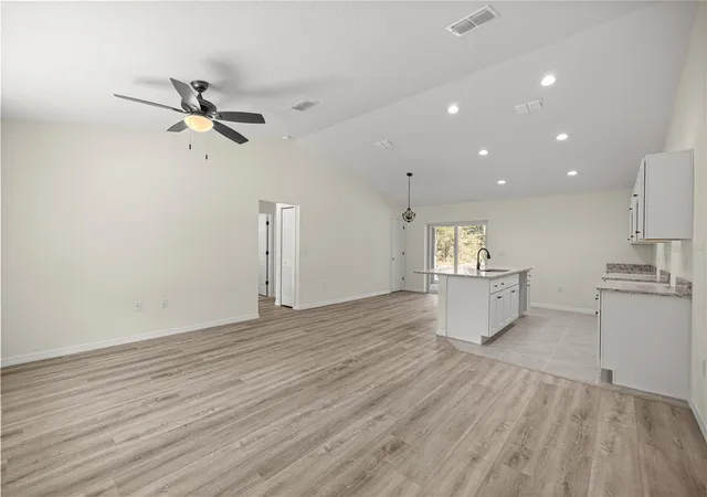 Photo 2 of Single family home for sale at 40 Bay Dr, Ocklawaha, FL 32179 | MLS# OM732112 | Listing updated on 2026-09-13