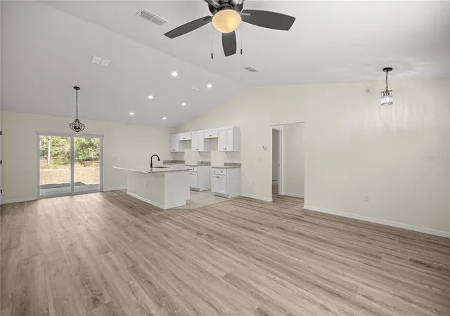 Photo 2 of Single family home for sale at 40 Bay Dr, Ocklawaha, FL 32179 | MLS# OM732112 | Listing updated on 2026-09-13