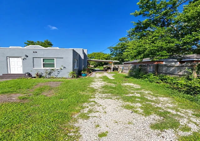 Photo 3 of Single family home for sale at 1220 33rd Street NW, Winter Haven, FL 33881 | MLS# S5157386 | Listing updated on 2026-09-16