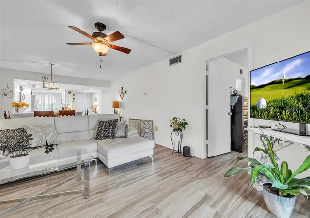Photo 4 of Condo for sale at 5209 Wedgewood Ln #17, Sarasota, FL 34235 | MLS# C7530641 | Listing updated on 2026-09-16