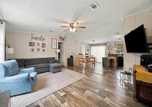 Photo 3 of Manufactured home for sale at 3019 Castro Ests Ln, Lithia, FL 33547 | MLS# TB8547766 | Listing updated on 2026-09-19