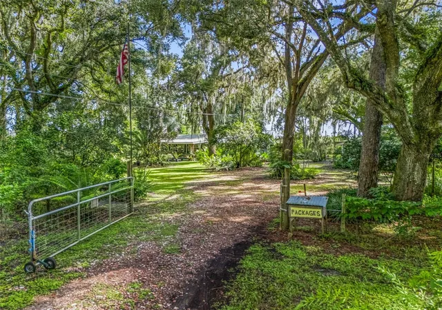 Photo 3 of Single family home for sale at 1295 N Us 301, Sumterville, FL 33585 | MLS# G5117665 | Listing updated on 2026-09-15