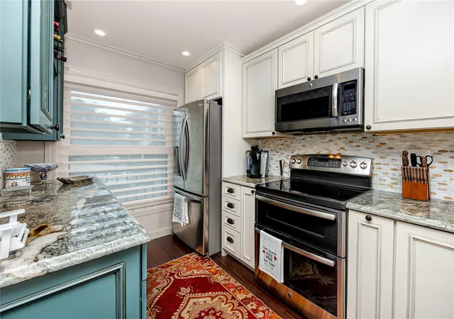 Listing Photo 4 - Condo for sale in building located at 6177 Sun Blvd, St. Petersburg, FL 33715 - Unit #202