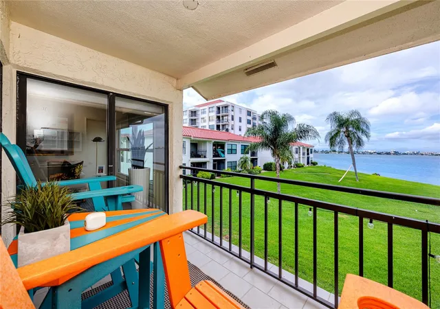 Listing Photo 5 - Condo for sale in building located at 6177 Sun Blvd, St. Petersburg, FL 33715 - Unit #202