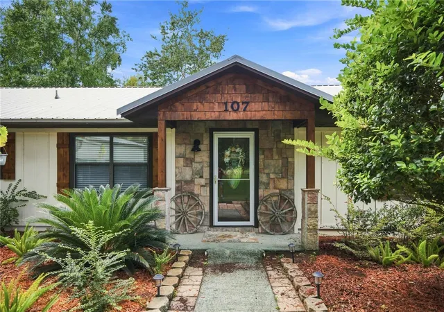 Photo 1 of Single family home for sale at 107 Church Lake Dr, Interlachen, FL 32148 | MLS# OM732113 | Listing updated on 2026-10-05