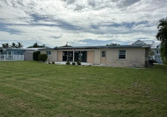 Photo 2 of Single family home for sale at 524 68th Street, Holmes Beach, FL 34217 | MLS# L4964997 | Listing updated on 2026-09-13