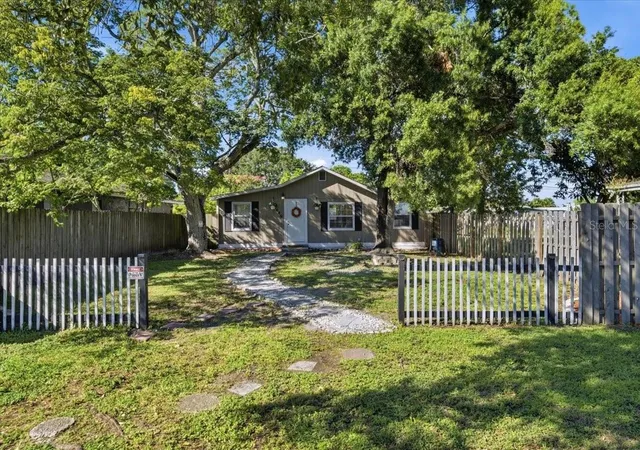 Photo 3 of Single family home for sale at 449 38th Avenue N, Saint Petersburg, FL 33704 | MLS# TB8547785 | Listing updated on 2026-10-20