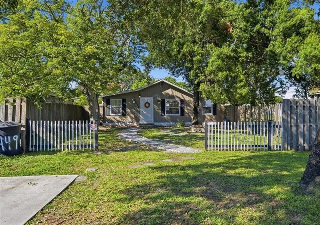 Photo 4 of Single family home for sale at 449 38th Avenue N, Saint Petersburg, FL 33704 | MLS# TB8547785 | Listing updated on 2026-10-20