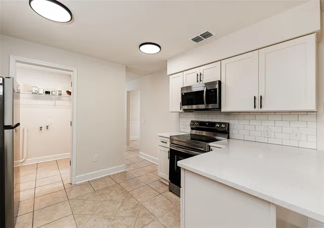Photo 3 of Sale Pending at 203 Woodland Trl, Auburndale, FL 33823 | MLS# L4965000 | Listing updated on 2026-10-01