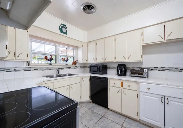 Photo 4 of Single family home for sale at 502 Wolfe St, Wildwood, FL 34785 | MLS# O6441108 | Listing updated on 2026-09-22