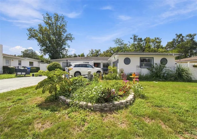 Photo 3 of Single family home for sale at 519 S Larry Cir, Brandon, FL 33511 | MLS# TB8547806 | Listing updated on 2026-09-17