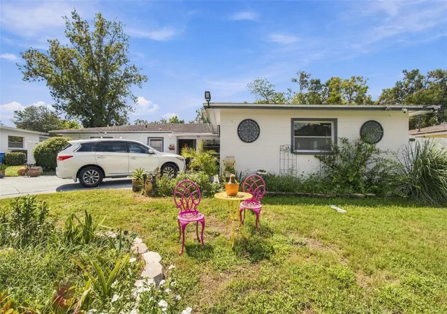 Photo 3 of Single family home for sale at 519 S Larry Cir, Brandon, FL 33511 | MLS# TB8547806 | Listing updated on 2026-09-17