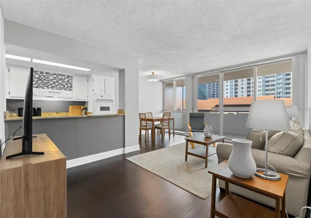 Photo 2 of Condo for sale at 470 3rd Street S #612, Saint Petersburg, FL 33701 | MLS# TB8547811 | Listing updated on 2026-09-15